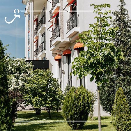 Hotel Garden Приштина Экстерьер фото